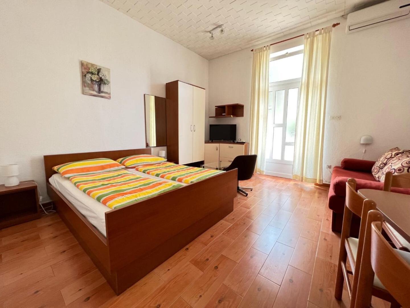Jure - Ground Floor Studio-apartments Makarska